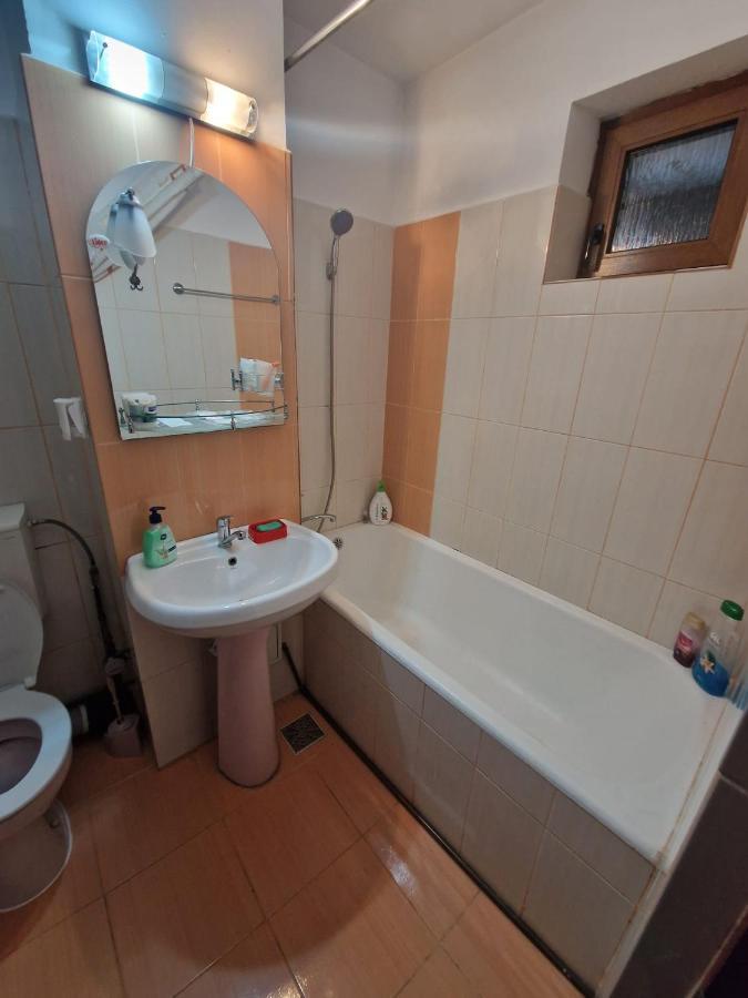 Apartament Victoria Apartment Targu Jiu Exterior photo