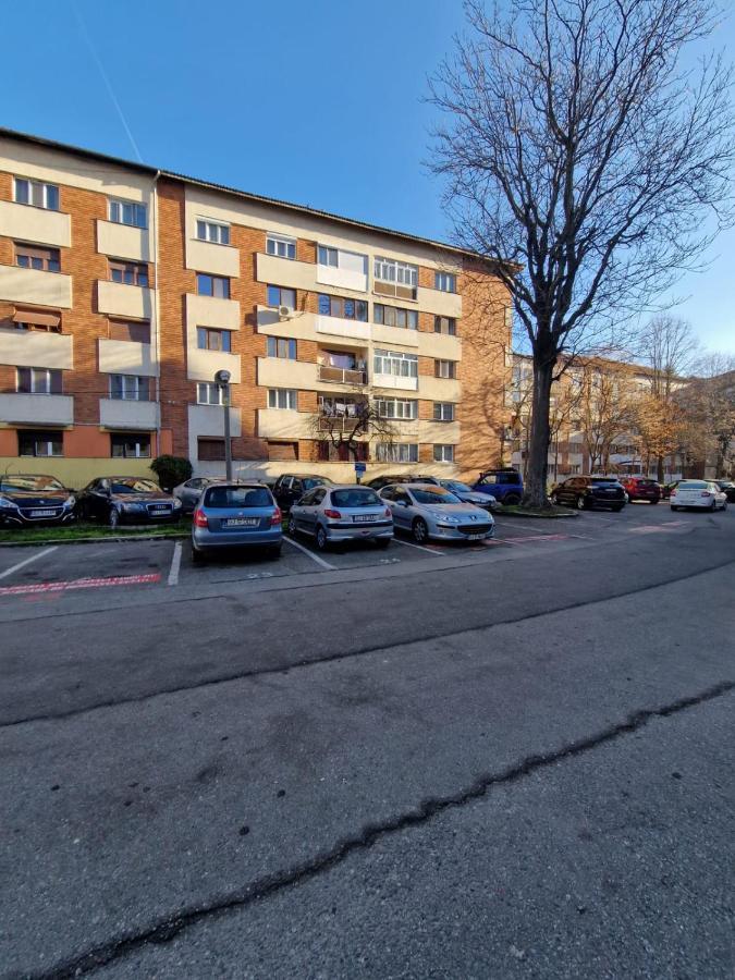 Apartament Victoria Apartment Targu Jiu Exterior photo